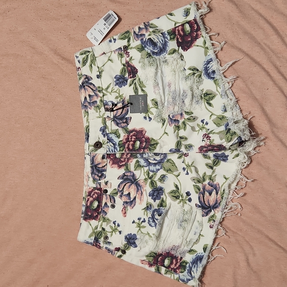 Forever 21 floral shorts size 30 - Picture 1 of 3